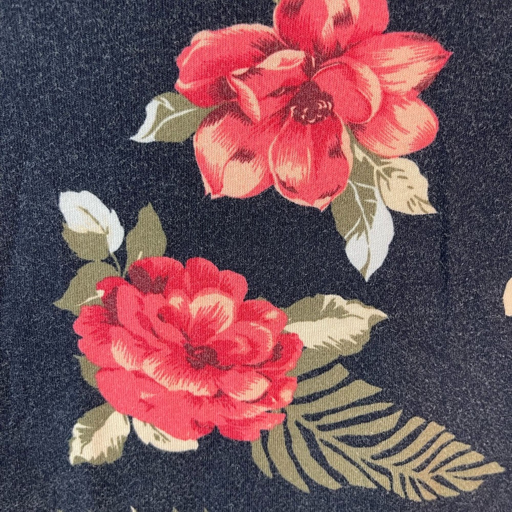 Hollister Men’s Floral Navy Top - Picture 4 of 4